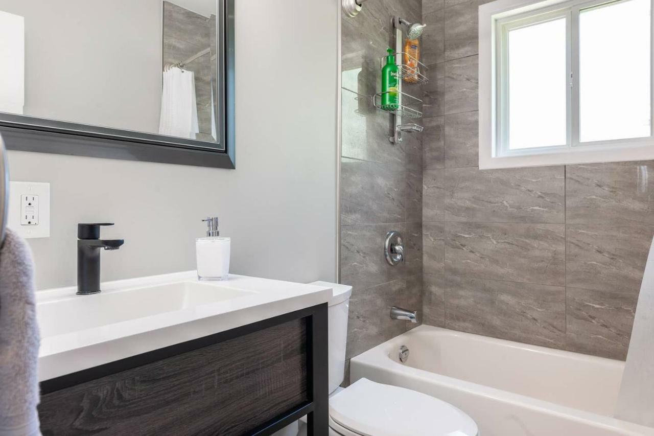 Entire 2 Bedroom Apartment Uptown Waterloo - E2 Extérieur photo